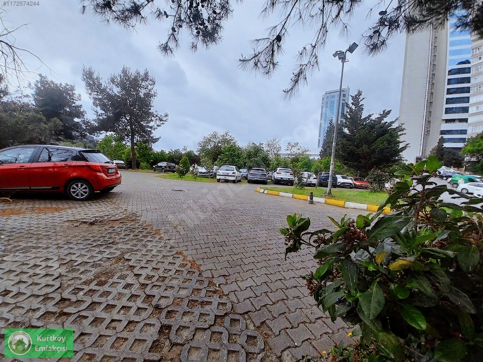 İçerenköy'de Bostancı Köprüsüne Yakın Eşyalı Kiralık 2+1 Daire