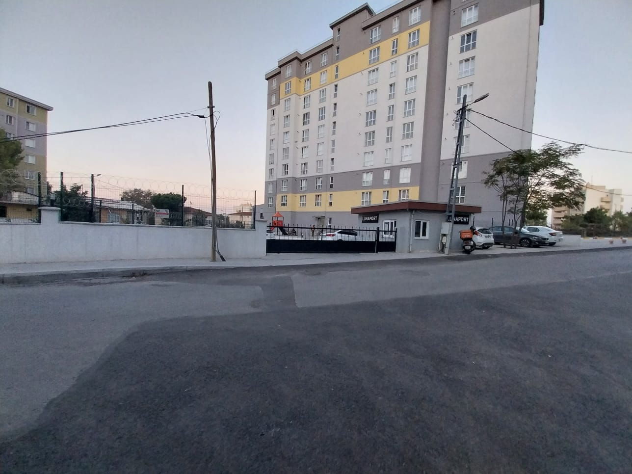 1+1 Furnished Flat for Sale in Pendik Yenişehir Kurtköy Site